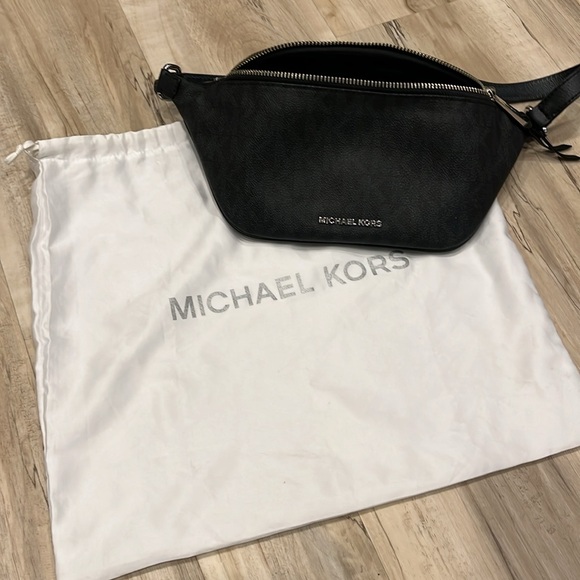 Michael Kors Black Fanny Bag - Picture 4 of 4